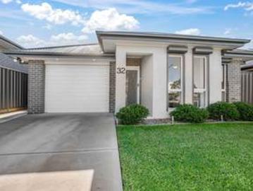 32 Birch Grove, Aberglasslyn