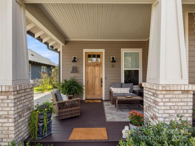 32 Bungalow Way