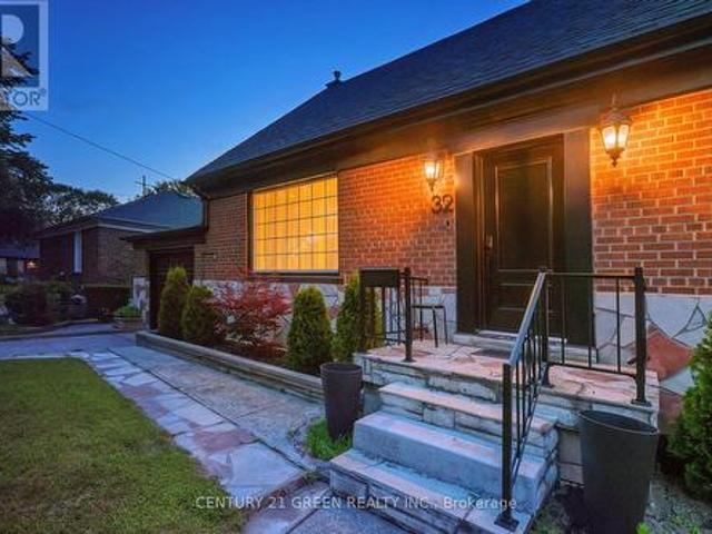 32 Castlebar Road, Toronto, ON, M8Z 2J5 house for sale | Listing ID W13628 | Royal LePage