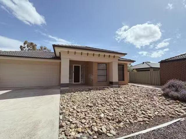 32 Caulfield Drive, Ascot, VIC 3551