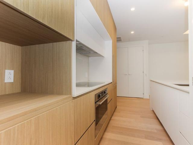 32, Ch. du Bord du Lac Lakeshore, 808, Pointe Claire