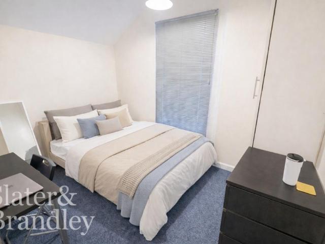 32 Chaworth Road, West Bridgford. 4 bed terraced house to rent £1,600 pcm £369 pw
