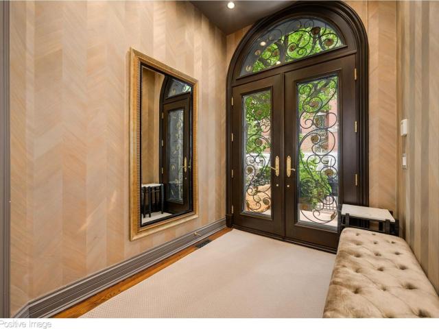32 e bellevue place