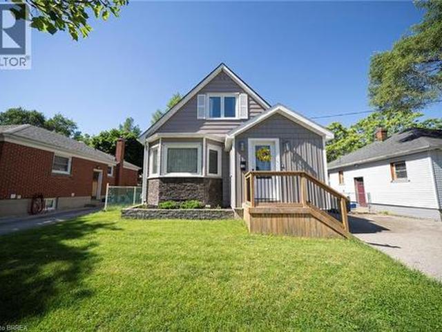 32 Elmwood Avenue, Brantford, ON, N3R 2J8 house for sale | Listing ID 40840 | Royal LePage