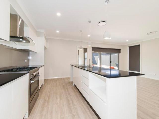 32 Epaulet Circuit Jordan Springs