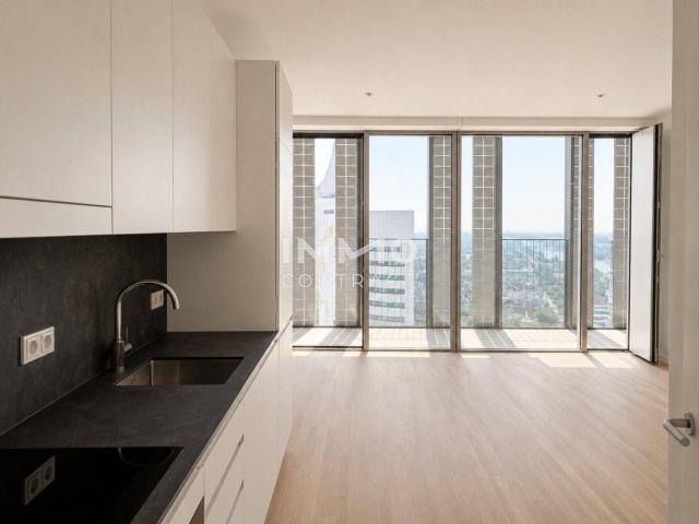 32. Etage: Sunrise over Vienna – Urbanes Studio im DC2 Tower