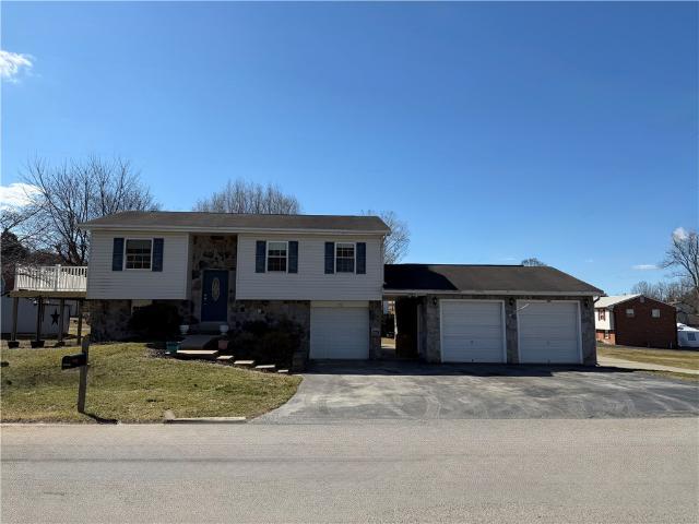 32 Evans Ave