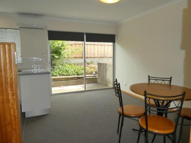 3/2 Freeland Crescent, Riverside