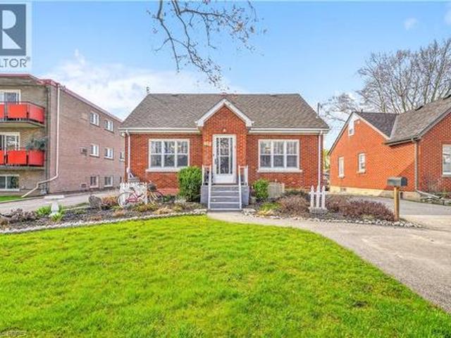 32 Fulton Street, Brantford, ON, N3R 4E5 house for sale | Listing ID 40838 | Royal LePage