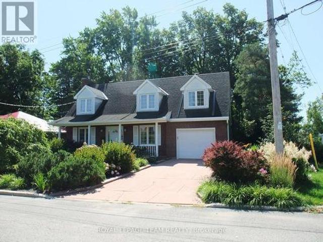32 Gary Crescent, Arnprior, ON, K7S 2R3 house for sale | Listing ID X13641 | Royal LePage