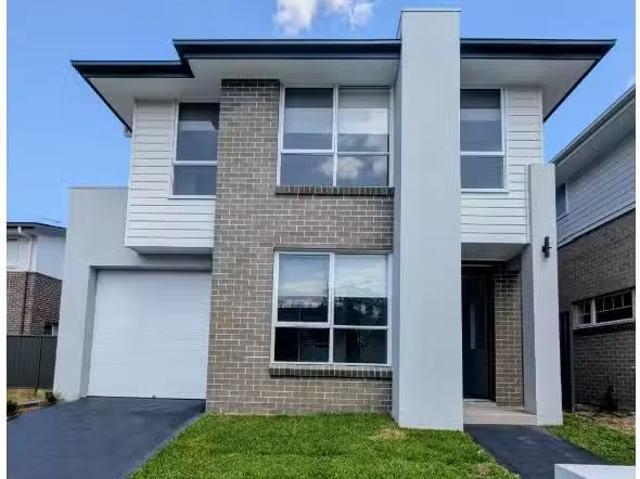 32 Garforth Glade, Marsden Park House for rent Listed by Trin.