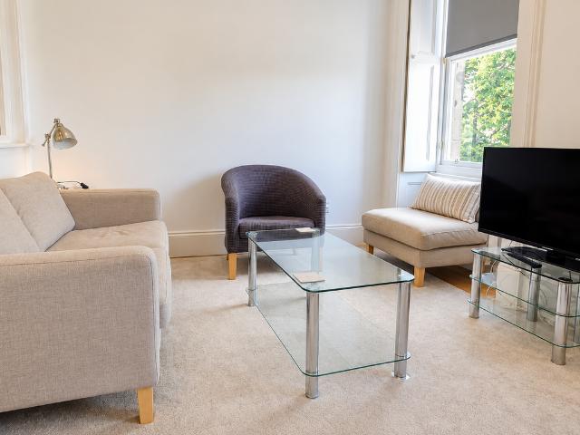 32, Grove Street, Edinburgh, EH3 8AZ 2 bed flat to rent £1,800 pcm £415 pw