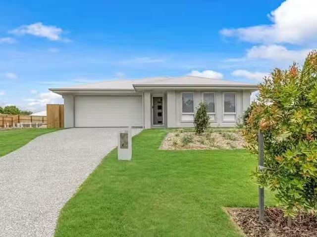 32 Hamilton Road, Woodford, QLD 4514