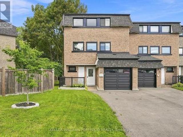 32 Henderson Drive, Aurora, ON, L4G 3L2 townhouse for lease | Listing ID N13828 | Royal LePage