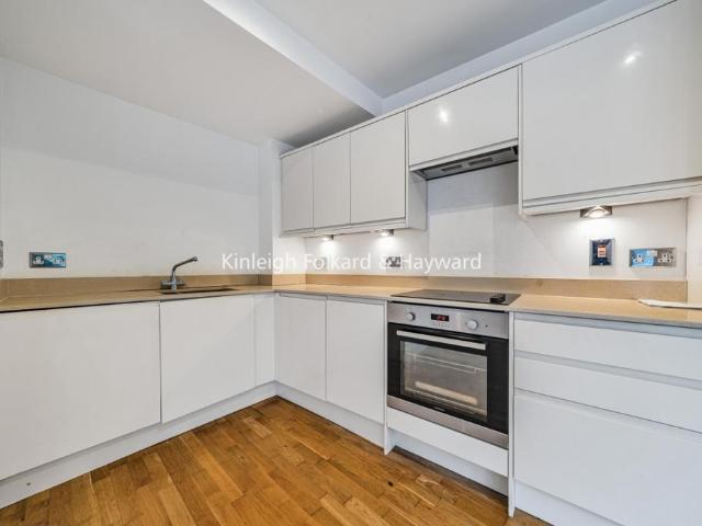 32 High Street, Beckenham, Kent, BR3 1 bed flat to rent £1,500 pcm £346 pw
