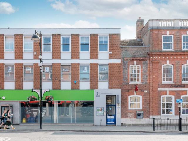 32 High Street, High Wycombe HP11 1 bed flat to rent £1,150 pcm £265 pw