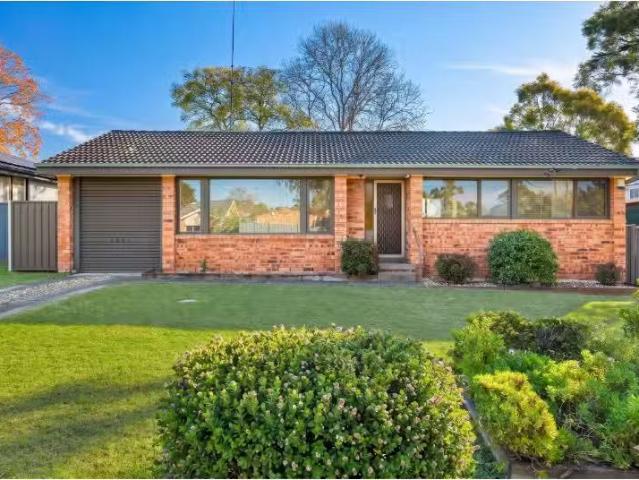 32 Hillview Avenue, SOUTH PENRITH House for rent Listed by Si.