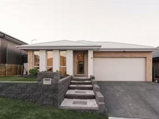 32 Jennings Street, Spring Farm House for rent Listed by Hayl.