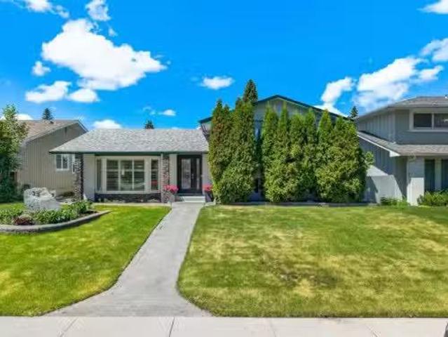 32 Lake Crimson Close Se, Calgary, AB, T2J 3K7 house for sal.