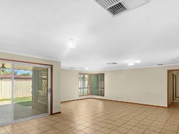 32 Lake StreetLake Albert NSW 2650, Australia
