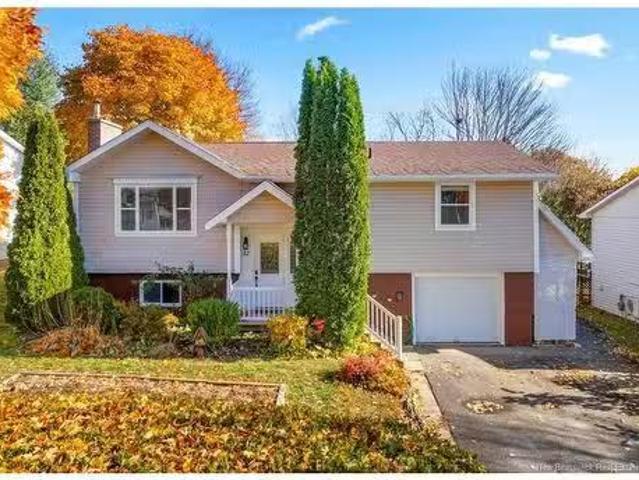 32 Linden Cres, Fredericton, NB, E3A 4Z9 house for sale Lis.