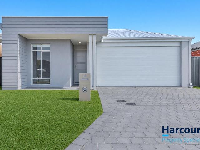 32 Lucerne Circuit, CHAMPION LAKES, WA 6111