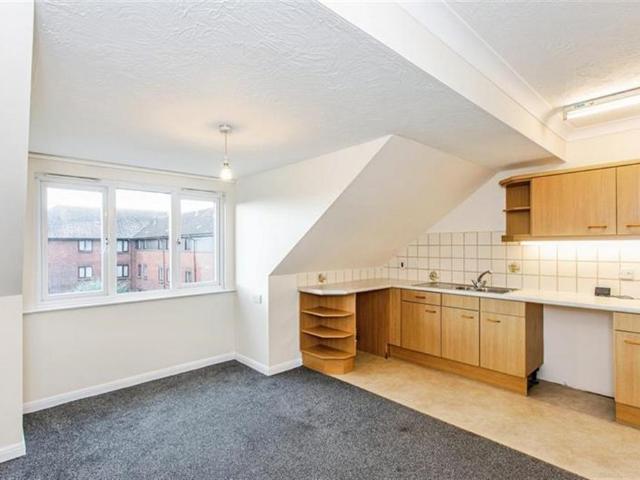 32 Martins Court, Stadium Road SS2 1 bed retirement property to rent £1,025 pcm £237 pw