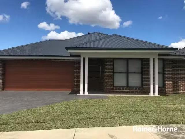 32 Maxted Street, RENWICK House for rent Listed by Victoria K.
