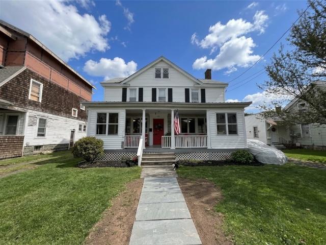 32 Mead Street