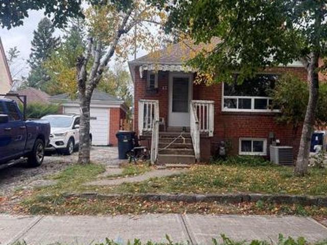 32 Newton Drive, Toronto, ON, M2M 2M7 house for sale | Listing ID C14079 | Royal LePage