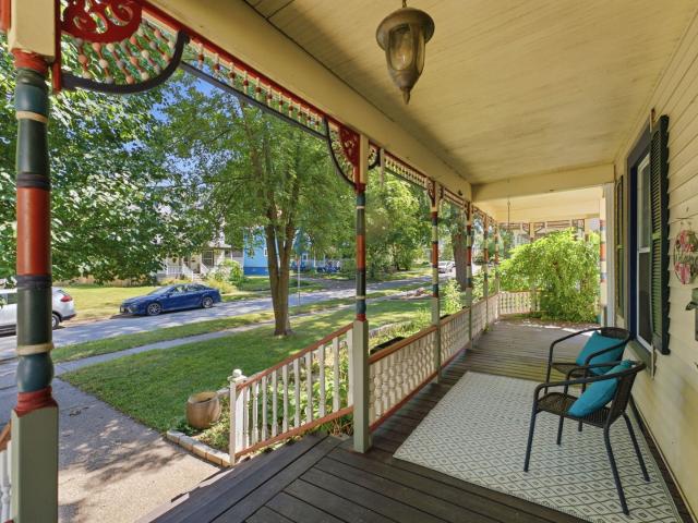 32 Oak Lane