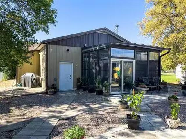 32 Oakes Ave, Tyndall, MB, R0E 2B0 house for sale Listing I.