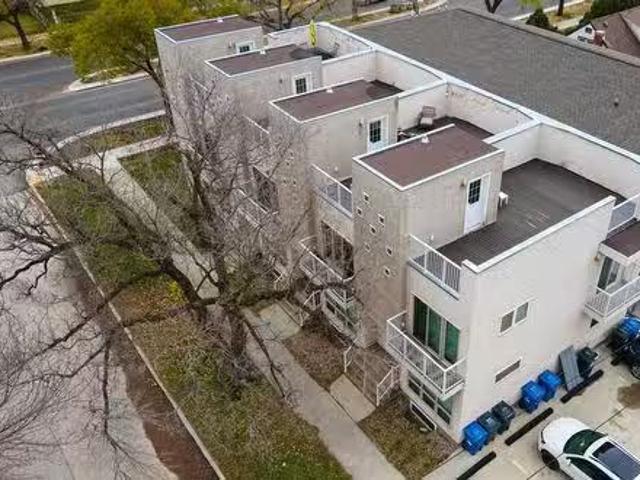 32 Oakleigh Place, Winnipeg, MB, R2M 0L1 investment for sale.
