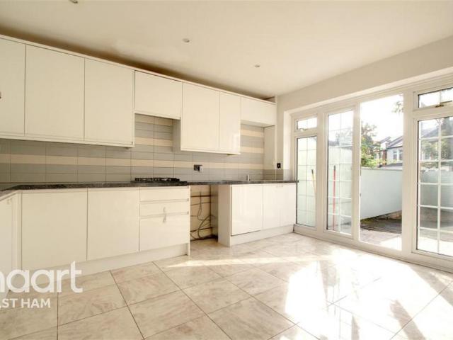 32 Rectory Road, London, E12 6JA, United Kingdom | 3 bed townhouse for rent #111660503 | Rentberry