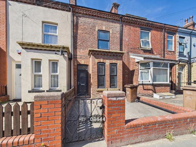 32, Regent Street, Wakefield WF1, 4 bed terraced house to rent, £1,200 pcm | PrimeLocation
