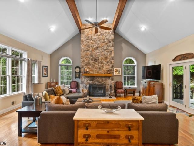 32 Sawmill Rd