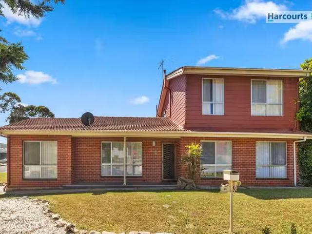 32 Shamrock Road, HALLETT COVE, SA 5158 House for Rent