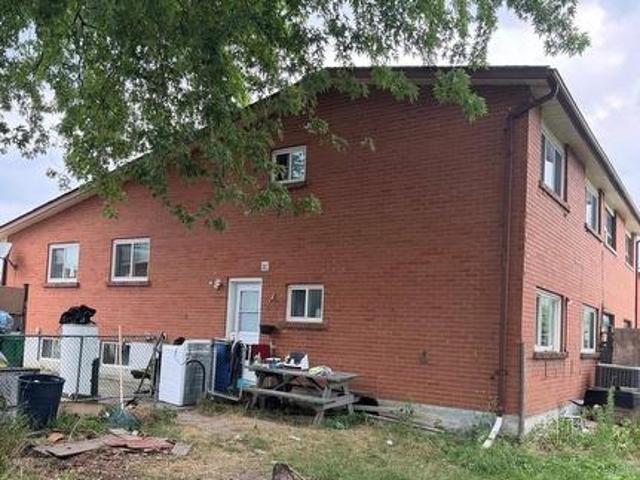 32 Sharon Court, Brampton, ON, L6W 3B7 house for sale | Listing ID W13615 | Royal LePage