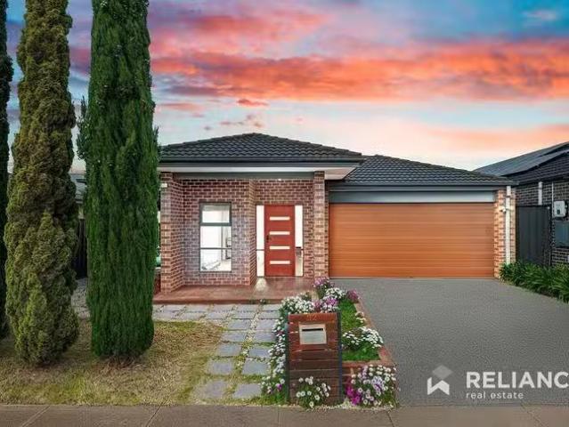32 Snowsill Circuit, Point Cook, VIC 3030