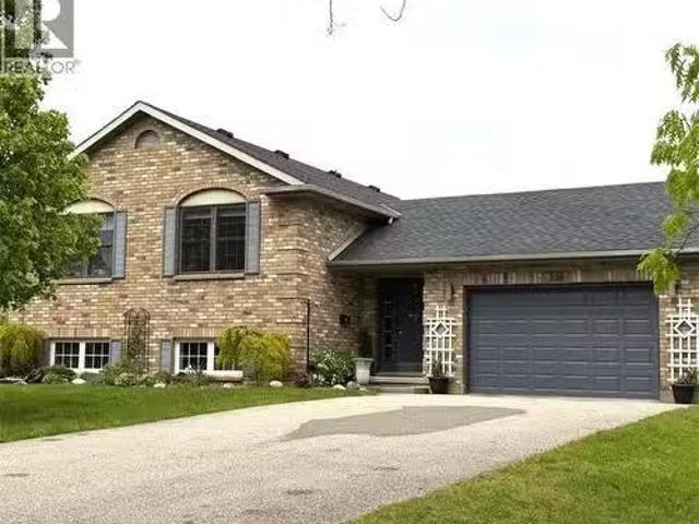 32 St Ladislaus Street, Courtland, ON, N0J 1E0 house for sal.