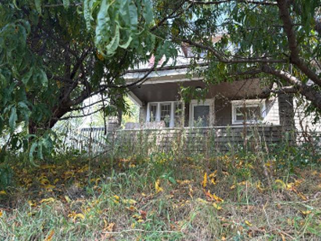32nd St NE