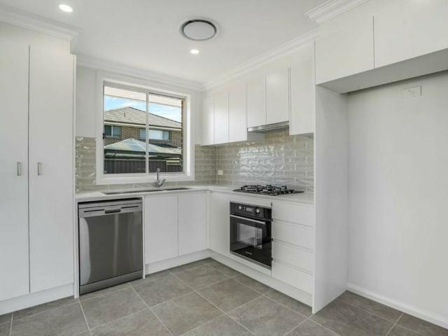 32A Randall Street, Glenmore Park NSW