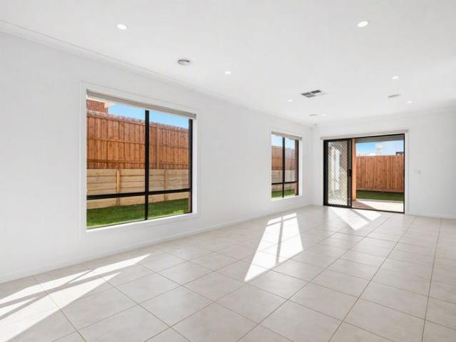 32sq 5 Bedrooms Open Saturday 10am