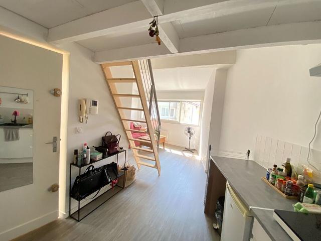 33000 BORDEAUX PLACE GAMBETTA Studio meublé à louer