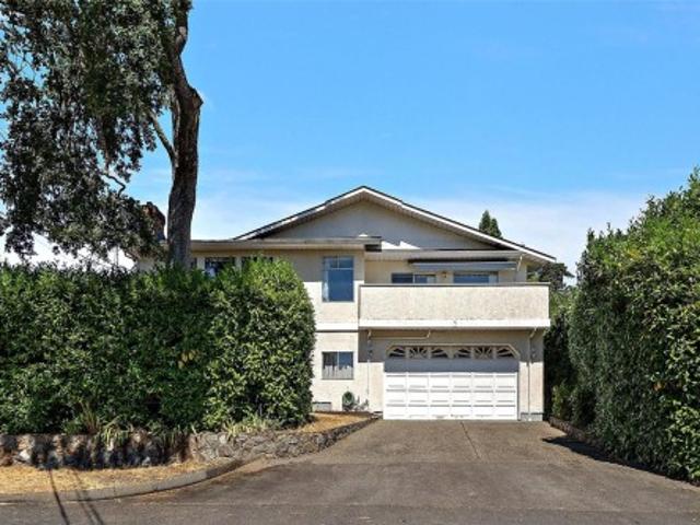 3301 Argyle Pl, Saanich, BC, V8P 5R8 house for sale | Listing ID 1046 | Royal LePage