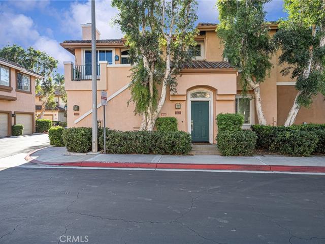 3301 Ladrillo Aisle