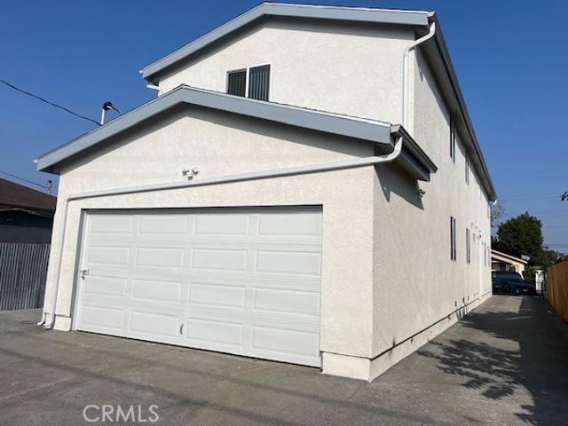330 1/2 E 99th