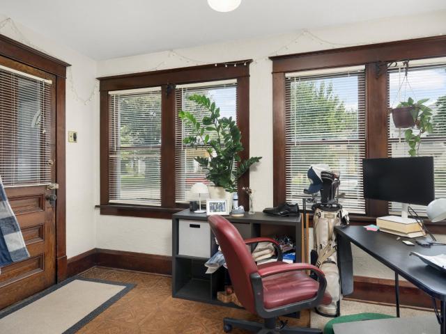 330 4th Street NE