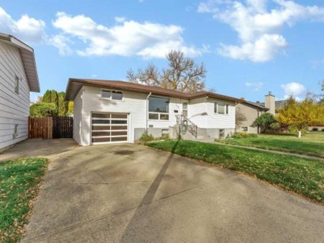 330 9 Street Se, Medicine Hat, AB, T1A 1N5 house for sale | Listing ID A2351 | Royal LePage