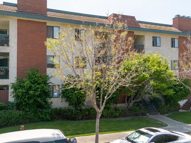 330 Burchett St, Unit 206, Glendale, CA 91203 | MLS #P1 27638